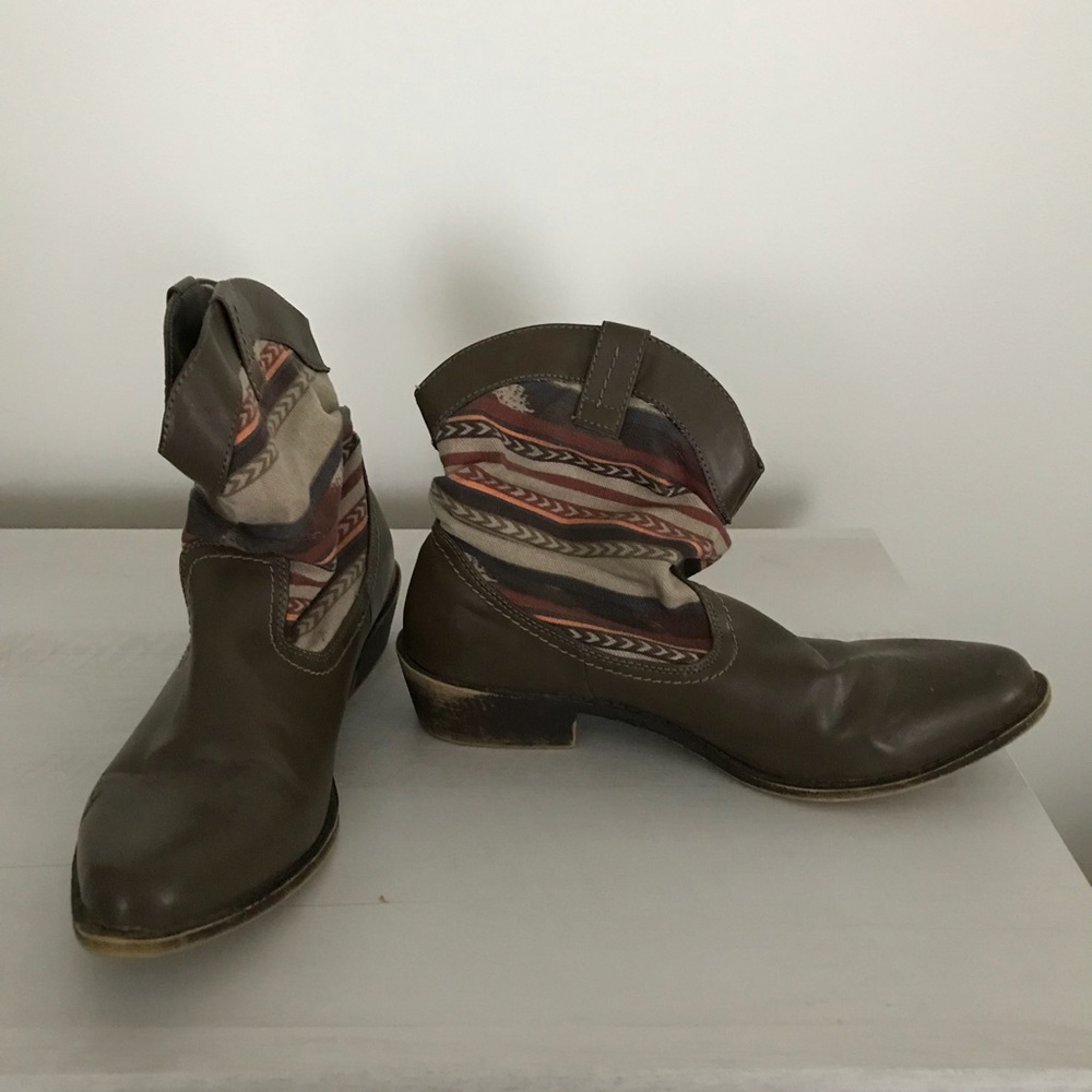 Aztec print cowboy booties sz 7.5 EUC